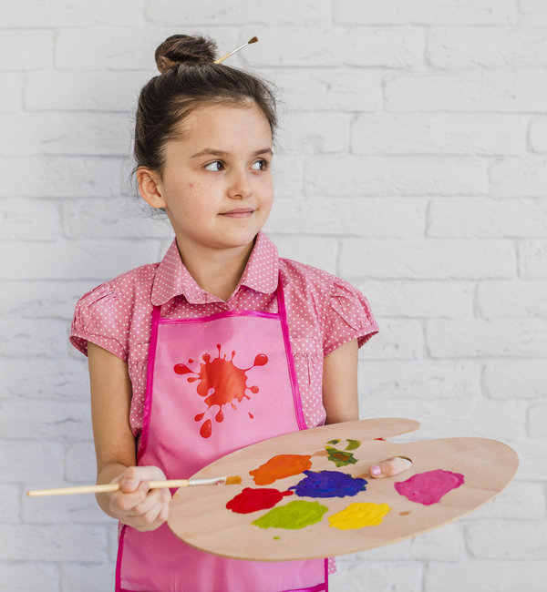 Girl-with-pallette